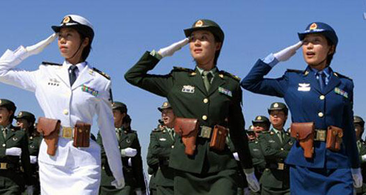 中国女兵亮相阅兵场:身姿挺拔面容姣好
